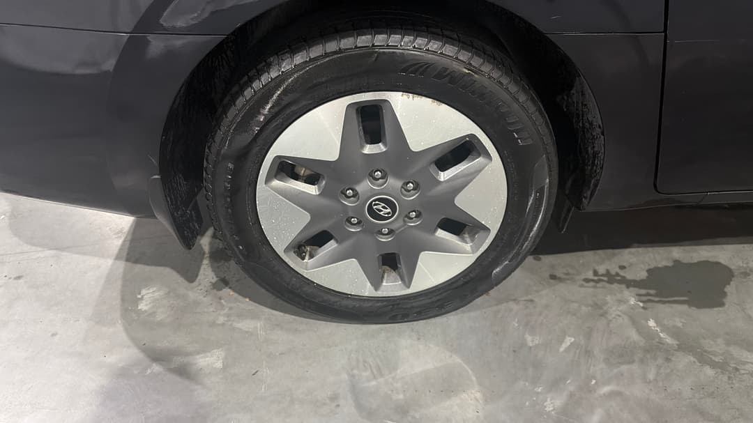 2022 Hyundai Staria Staria, Automatic, 83971 km, Right Rear Wheel