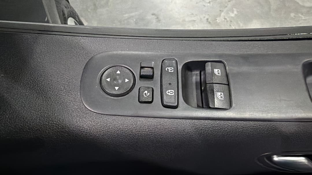 2022 Hyundai Staria Staria, Automatic, 83971 km, Drivers Side Door Panel Controls