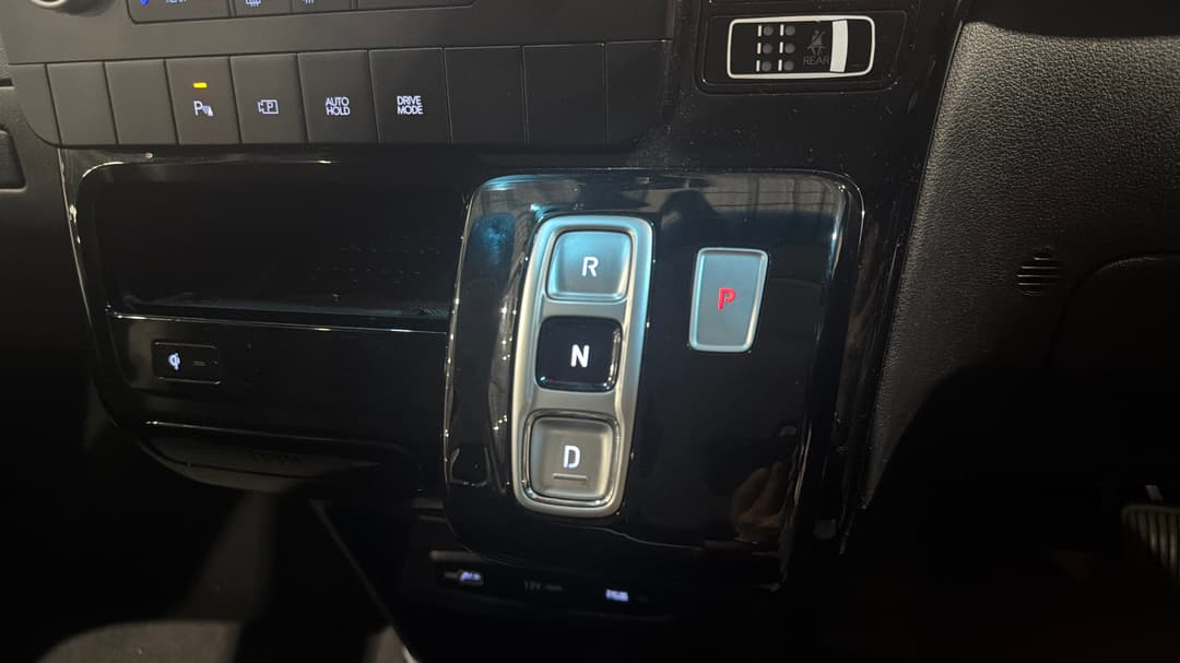 2022 Hyundai Staria Staria, Automatic, 83971 km, Gear Lever 