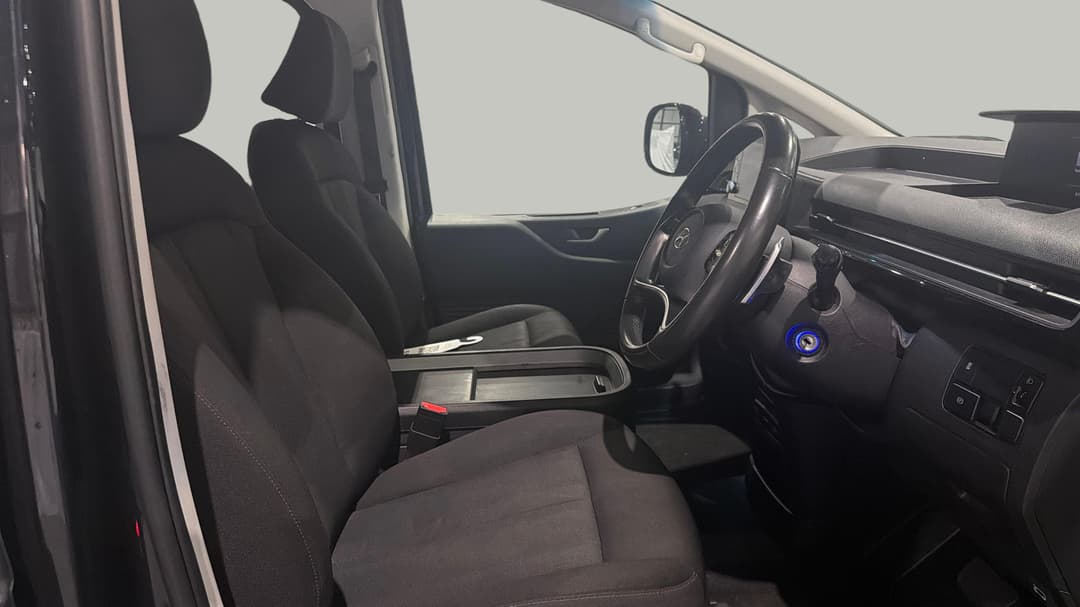 2022 Hyundai Staria Staria, Automatic, 83971 km, Right Side Front Door Cabin View