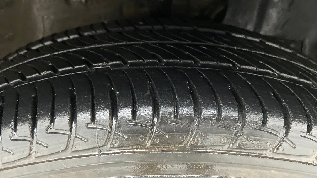 Right Front Tyre Tread