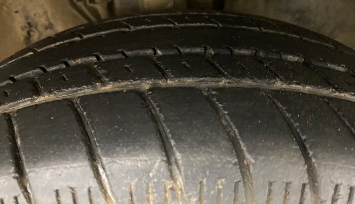 2014 Skoda Rapid ELEGANCE 1.6 MPFI MT, Petrol, Manual, 53,750 km, Right Front Tyre Tread