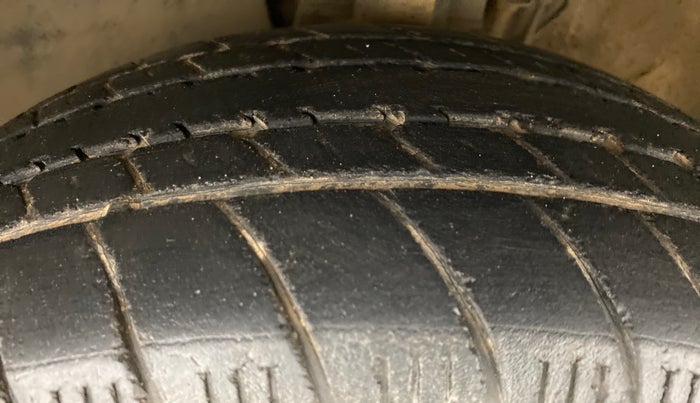 2014 Skoda Rapid ELEGANCE 1.6 MPFI MT, Petrol, Manual, 53,750 km, Left Front Tyre Tread