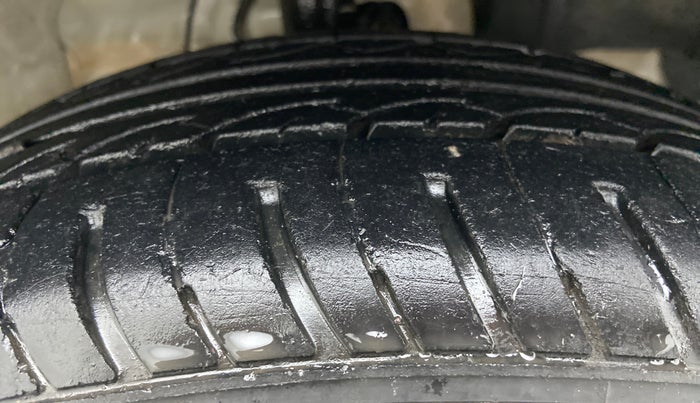 2015 Honda Jazz 1.2 SV PETROL, CNG, Manual, 46,165 km, Right Front Tyre Tread