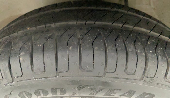 2016 Maruti Alto K10 VXI P, Petrol, Manual, 51,853 km, Left Front Tyre Tread