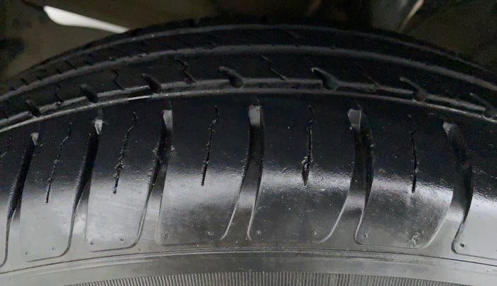 2019 Maruti Swift VXI D, Petrol, Manual, 12,270 km, Right Rear Tyre Tread