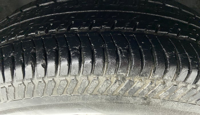 2015 Maruti Swift LDI O, Diesel, Manual, 69,023 km, Right Front Tyre Tread
