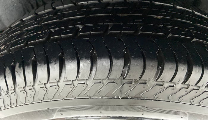2015 Maruti Swift LDI O, Diesel, Manual, 69,023 km, Left Rear Tyre Tread