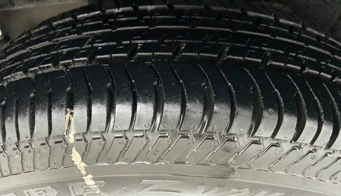 2015 Maruti Swift LDI O, Diesel, Manual, 69,023 km, Right Rear Tyre Tread
