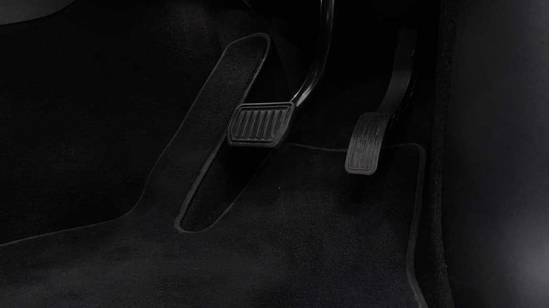 2023 Tesla Model Y Rear-wheel Drive, Automatic, 72983 km, Pedals and Footmat