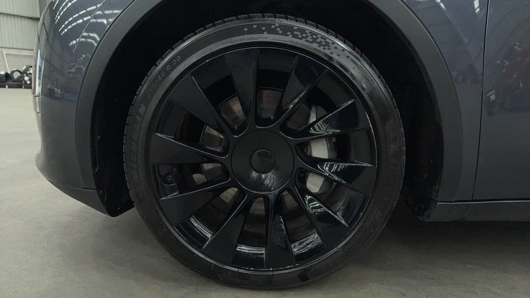 2023 Tesla Model Y Rear-wheel Drive, Automatic, 72983 km, Left Front Wheel