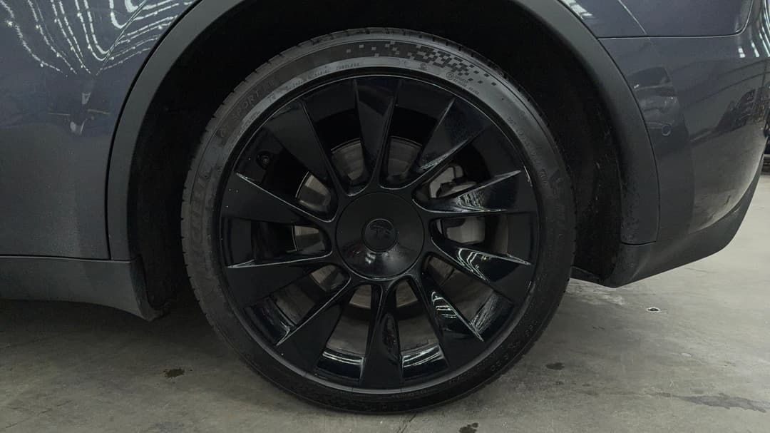2023 Tesla Model Y Rear-wheel Drive, Automatic, 72983 km, Left Rear Wheel