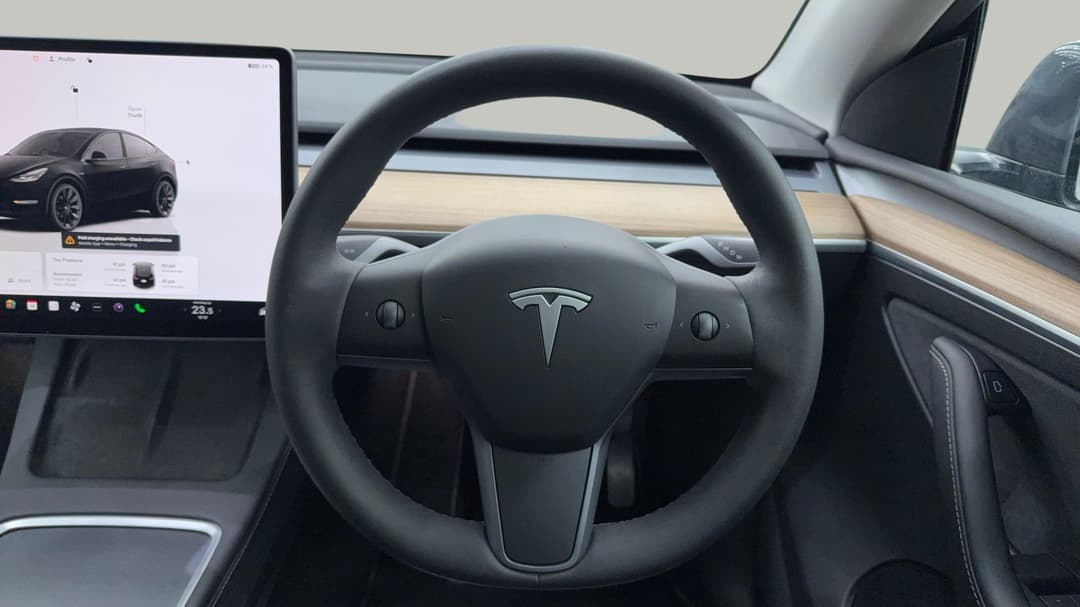 2023 Tesla Model Y Rear-wheel Drive, Automatic, 72983 km, Steering Wheel Close-up