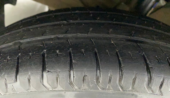 2019 Maruti Swift VXI, Petrol, Manual, 32,501 km, Left Front Tyre Tread