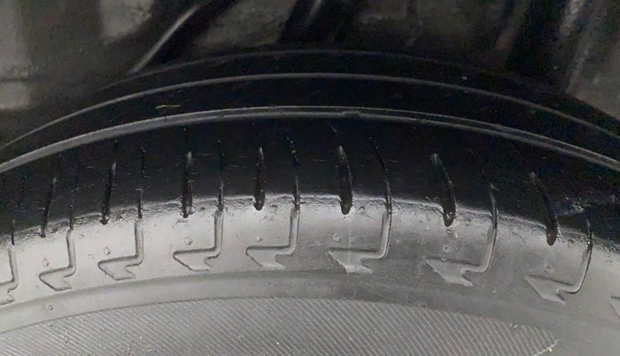 2015 Honda Amaze 1.2L I-VTEC S, Petrol, Manual, 77,720 km, Left Rear Tyre Tread