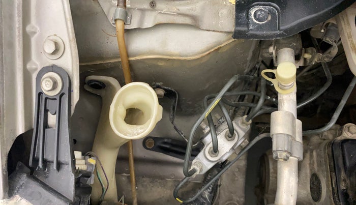 2015 Honda Amaze 1.2L I-VTEC S, Petrol, Manual, 77,720 km, Front windshield - Wiper bottle cap missing