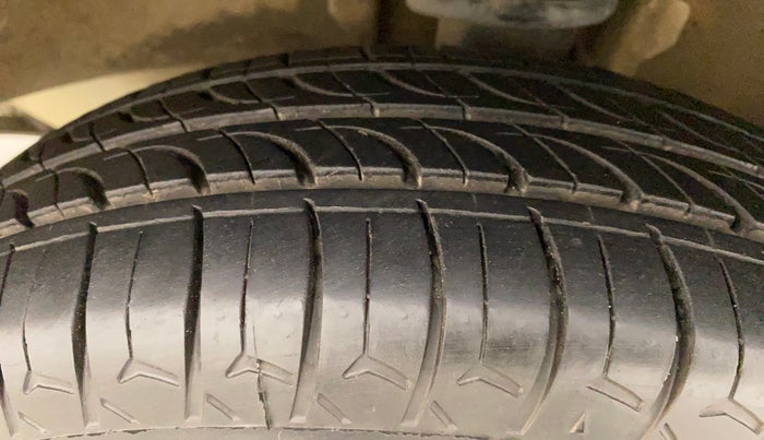 2017 Maruti OMNI E 8 STR, Petrol, Manual, 47,095 km, Left Front Tyre Tread