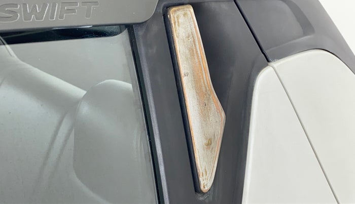 2019 Maruti Swift LXI D, Petrol, Manual, 49,793 km, Rear left door - Chrome on handle has slight discoularation