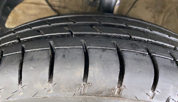 2019 Maruti Swift LXI D, Petrol, Manual, 49,793 km, Left Front Tyre Tread