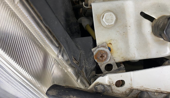 2019 Maruti Swift LXI D, Petrol, Manual, 49,793 km, Right headlight - Clamp has minor damage