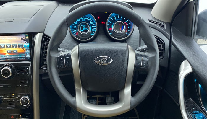 2020 Mahindra XUV500 W7 FWD, Diesel, Manual, 18,613 km, Steering Wheel Close Up