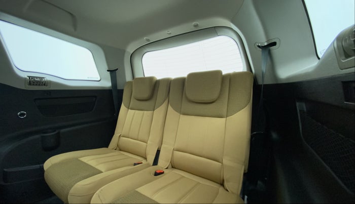2020 Mahindra XUV500 W7 FWD, Diesel, Manual, 18,613 km, Third Seat Row ( optional )
