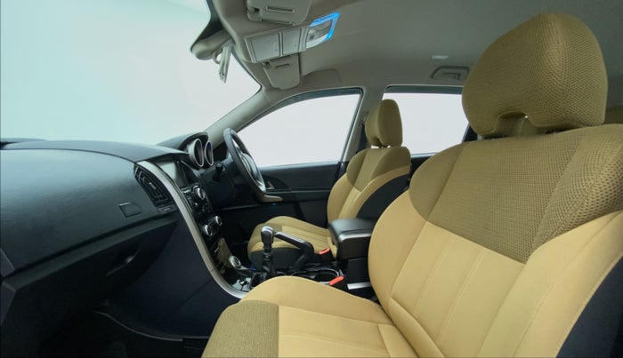 2020 Mahindra XUV500 W7 FWD, Diesel, Manual, 18,613 km, Right Side Front Door Cabin