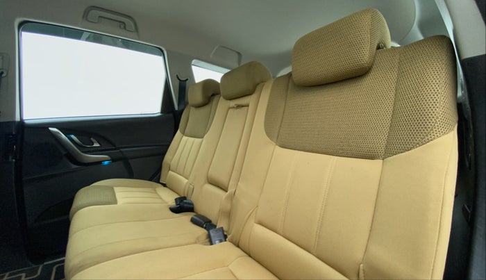2020 Mahindra XUV500 W7 FWD, Diesel, Manual, 18,613 km, Right Side Rear Door Cabin