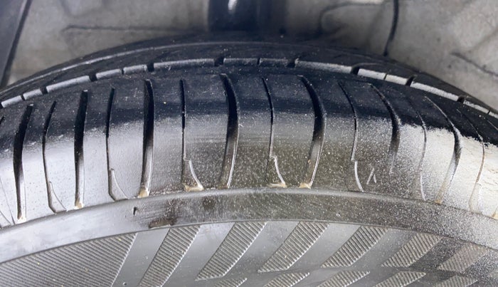 2018 Hyundai Xcent SX 1.2, CNG, Manual, 40,249 km, Right Rear Tyre Tread