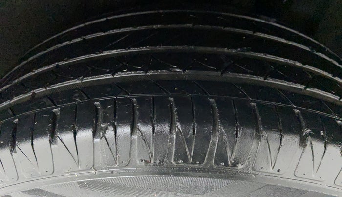 2016 Maruti Vitara Brezza ZDI, Diesel, Manual, 65,565 km, Left Rear Tyre Tread