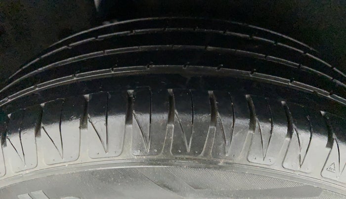 2016 Maruti Vitara Brezza ZDI, Diesel, Manual, 65,565 km, Right Rear Tyre Tread