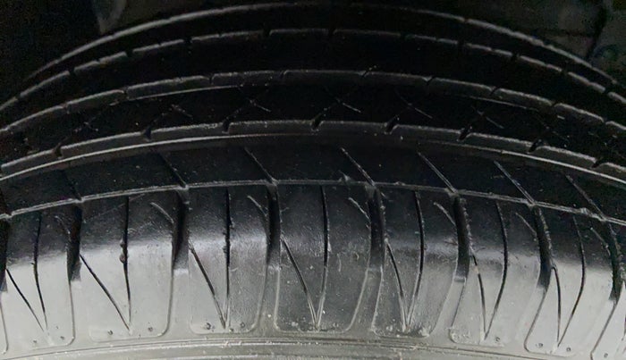 2016 Maruti Vitara Brezza ZDI, Diesel, Manual, 65,565 km, Right Front Tyre Tread