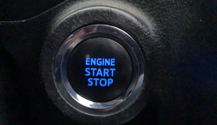 2020 Toyota Innova Crysta 2.4 VX 7 STR, Diesel, Manual, 47,338 km, Keyless Start/ Stop Button