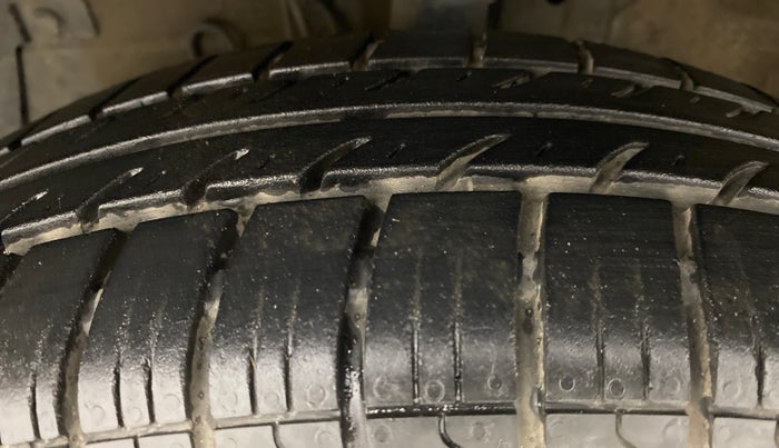 2016 Maruti Swift Dzire VDI ABS, Diesel, Manual, 61,935 km, Left Front Tyre Tread