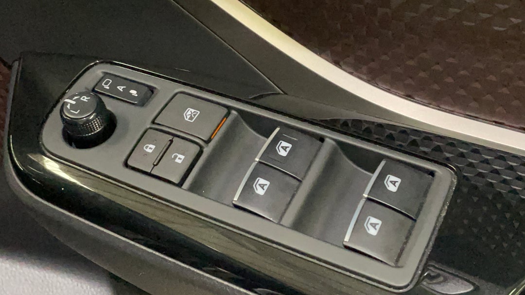 2018 Toyota C-HR Koba (2wd), Automatic, 107679 km, Drivers Side Door Panel Controls