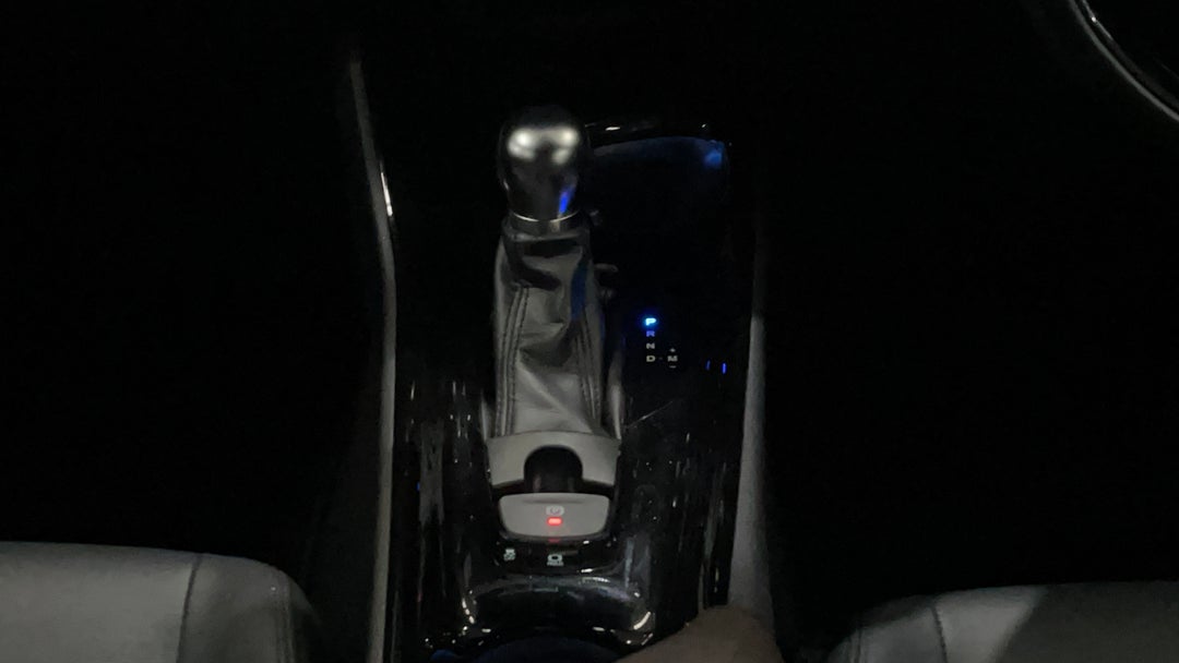 2018 Toyota C-HR Koba (2wd), Automatic, 107679 km, Gear Lever 