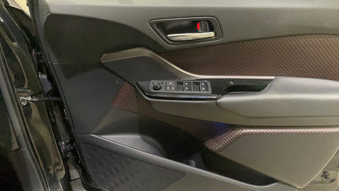 2018 Toyota C-HR Koba (2wd), Automatic, 107679 km, Speaker View