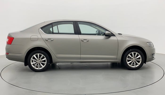 2016 Skoda Octavia 2.0 TDI STYLE PLUS AT, Diesel, Automatic, 96,455 km, Right Side View