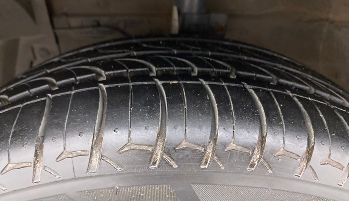 2017 Maruti Ciaz ALPHA DIESEL 1.3, Diesel, Manual, 79,751 km, Left Front Tyre Tread