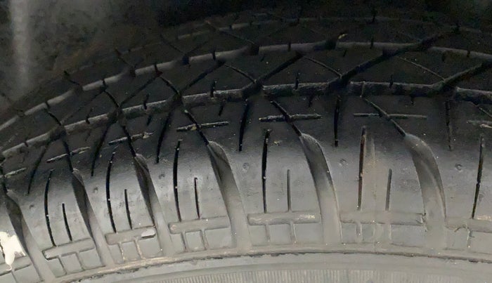 2012 Maruti Swift LXI, Petrol, Manual, 92,122 km, Left Rear Tyre Tread