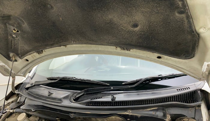 2012 Maruti Swift LXI, Petrol, Manual, 92,122 km, Bonnet (hood) - Cowl vent panel has minor damage