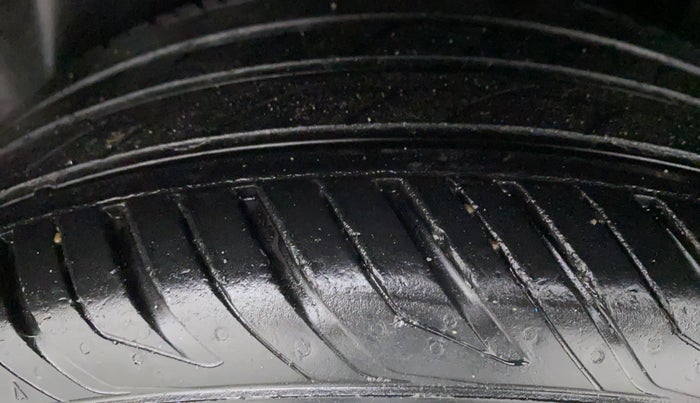 2016 Maruti Ciaz ZDI+ SHVS, Diesel, Manual, 1,68,380 km, Left Rear Tyre Tread