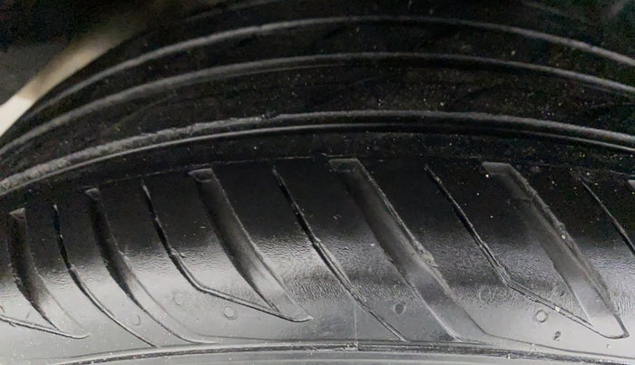 2016 Maruti Ciaz ZDI+ SHVS, Diesel, Manual, 1,68,380 km, Right Rear Tyre Tread