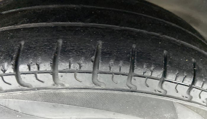 2018 Maruti Alto 800 LXI, Petrol, Manual, 36,905 km, Right Front Tyre Tread