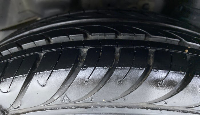 2015 Hyundai Eon MAGNA PLUS, Petrol, Manual, 40,766 km, Left Rear Tyre Tread