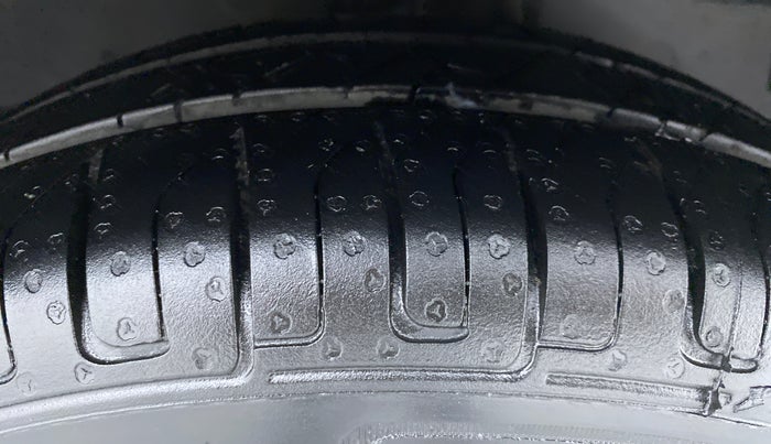 2015 Hyundai Eon MAGNA PLUS, Petrol, Manual, 40,766 km, Right Front Tyre Tread