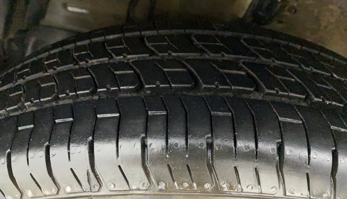 2017 Maruti Swift Dzire VXI, Petrol, Manual, 65,798 km, Left Front Tyre Tread