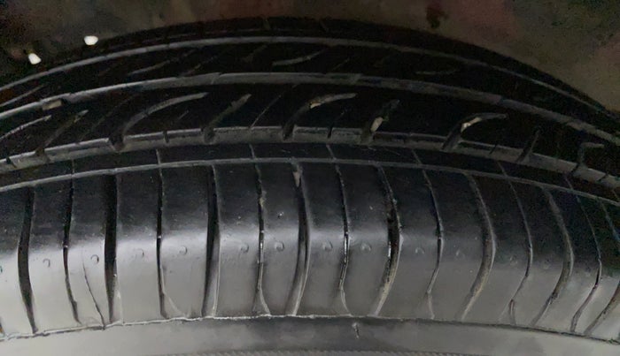 2018 Maruti Wagon R 1.0 LXI CNG, CNG, Manual, 68,209 km, Right Front Tyre Tread