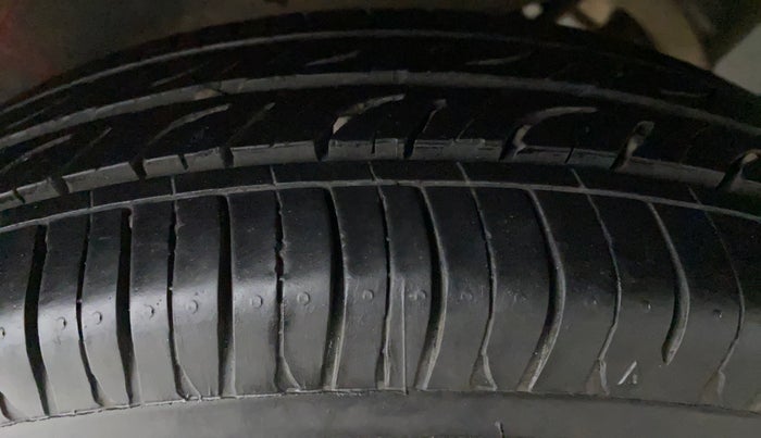 2018 Maruti Wagon R 1.0 LXI CNG, CNG, Manual, 68,209 km, Left Front Tyre Tread