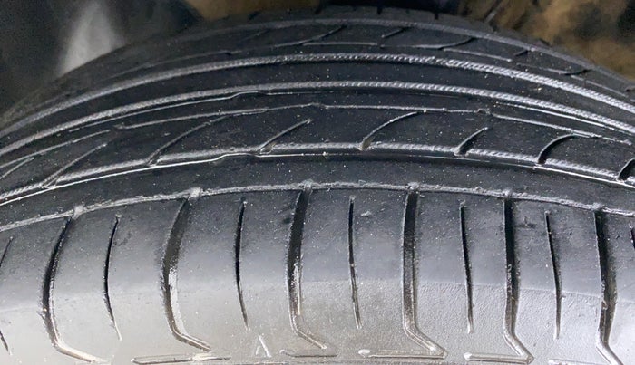 2019 Hyundai Elite i20 1.2 MAGNA PLUS VTVT, CNG, Manual, 62,694 km, Left Front Tyre Tread